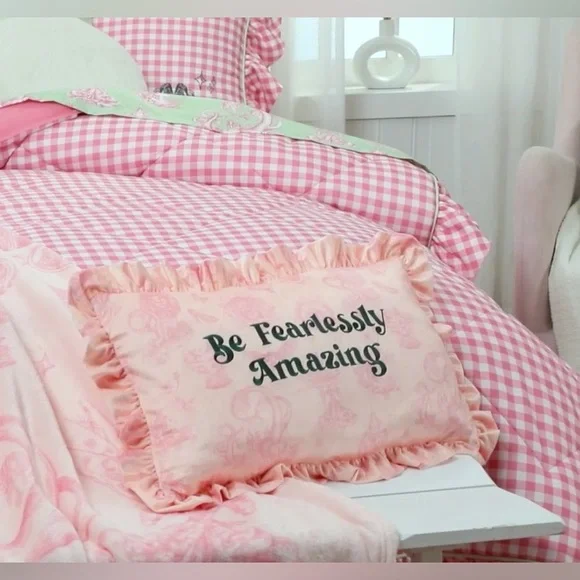 Wicked For Good x Katie Kime 'Be Fearlessly Amazing' Rectangle Throw Pillow Pink - Picture 3 of 5